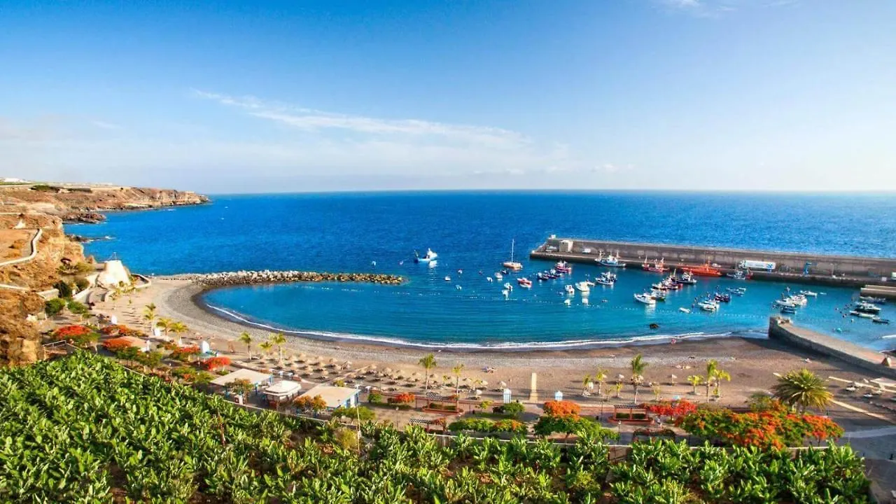 Beautiful Renovated Apartment With Air Conditioning Just Steps From The Sea In Playa San Juan Spain