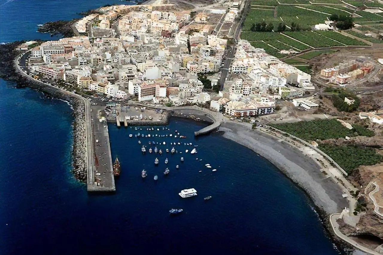 Beautiful Renovated Apartment With Air Conditioning Just Steps From The Sea In Playa San Juan Spain