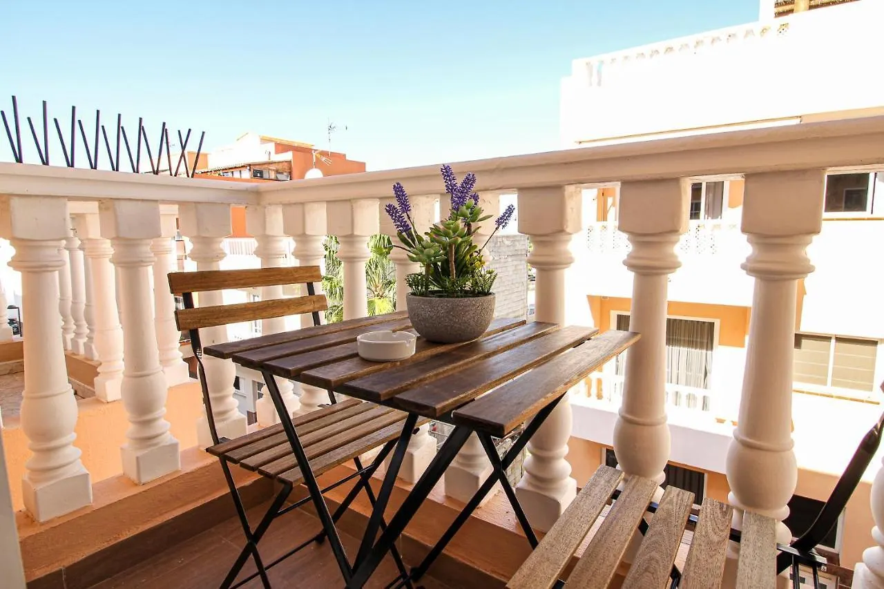 Beautiful Renovated Apartment With Air Conditioning Just Steps From The Sea In Playa San Juan